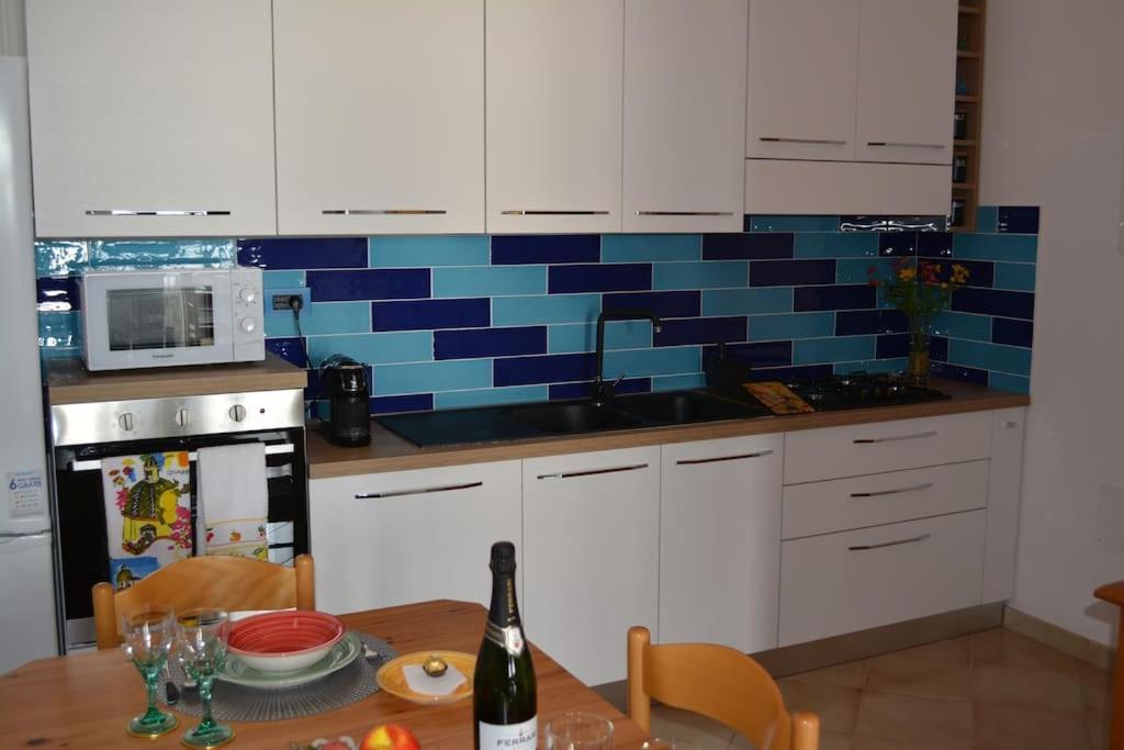 Casa Rossia Breathtaking Sea View Apartment In โปซิตาโน ภายนอก รูปภาพ