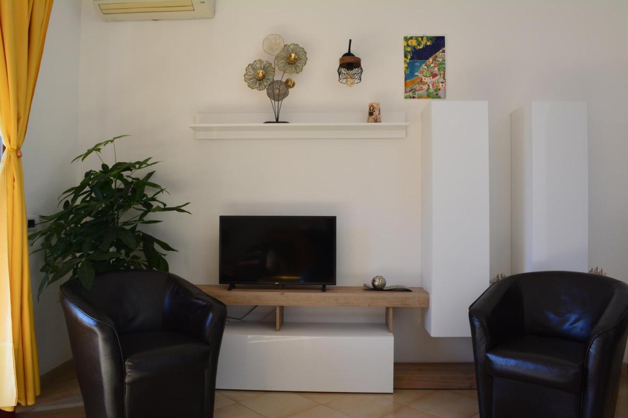 Casa Rossia Breathtaking Sea View Apartment In โปซิตาโน ภายนอก รูปภาพ